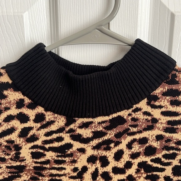 Chico's Size 2 (m/l) Sleeveless Mock Neck Top Animal Print Knit Tank Top - Picture 3 of 11